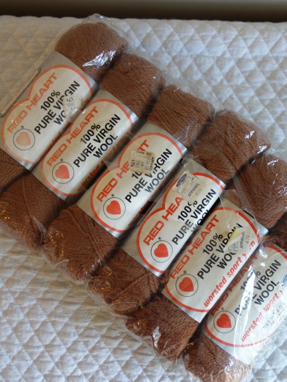 Vtg RED HEART 100” Pure Virgin Wool Skeins of yarn in Taupe – 6 skeins 2 oz each